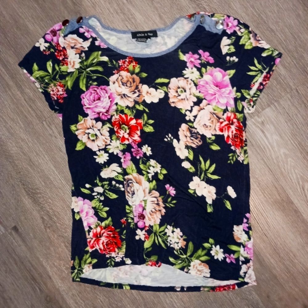 Adele & May navy blue floral rayon spandex top size medium